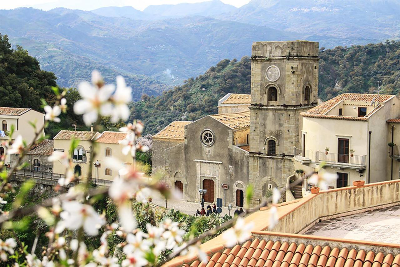Due Sicilie Maison De Charme Casalvecchio Siculo Luaran gambar